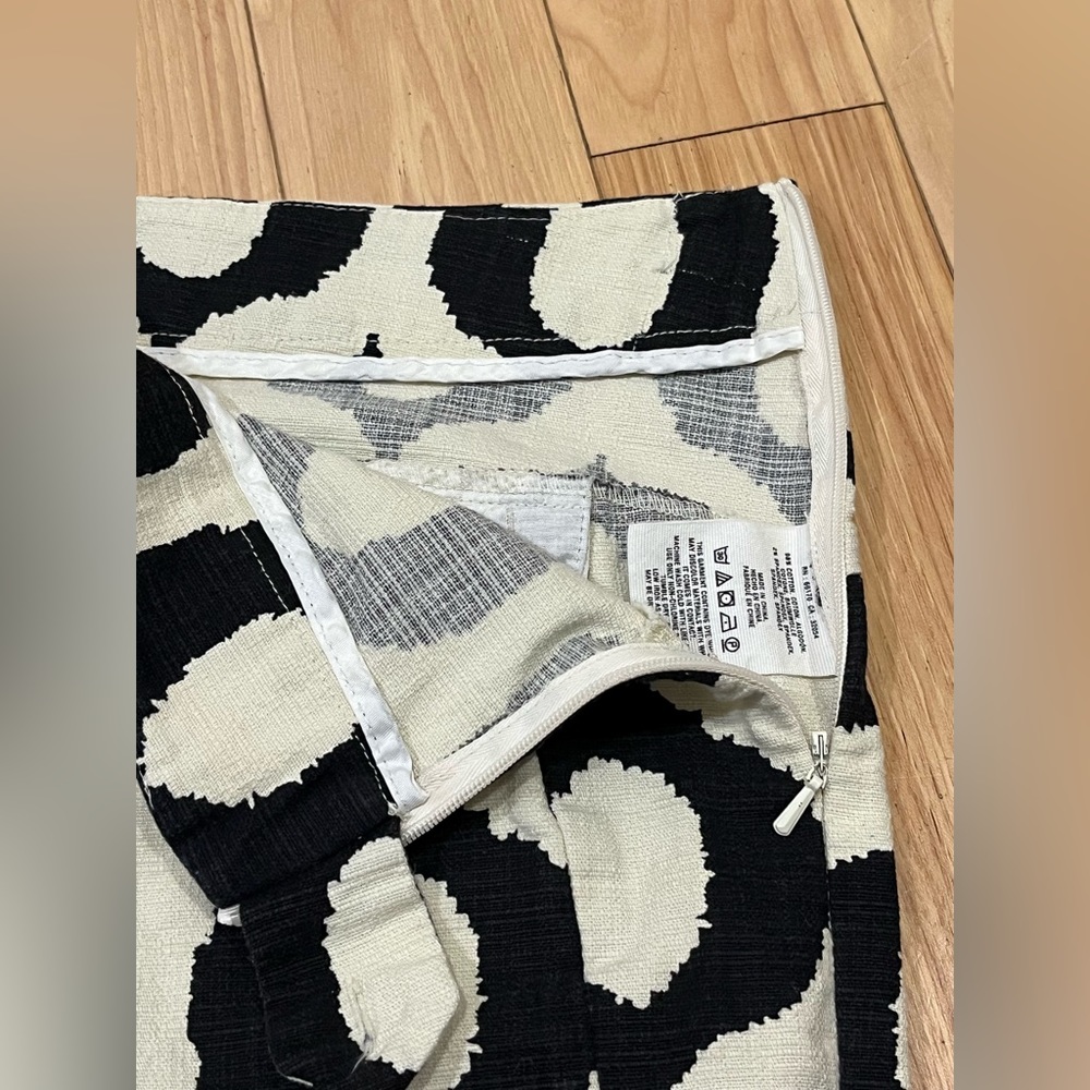 Cartonnier Black and White Patterned Women’s Shorts - Picture 9 of 9